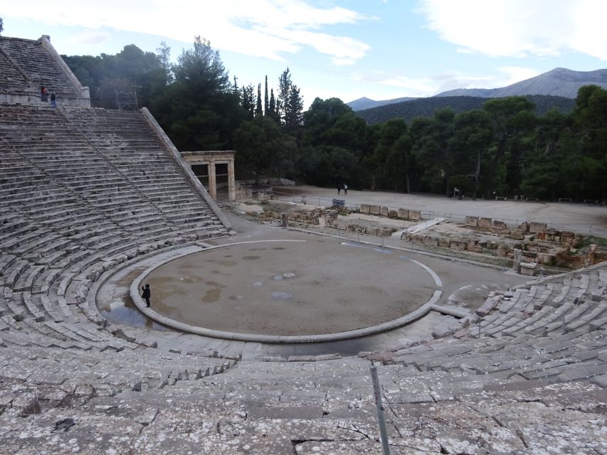 4-Day Tour of Mycenae, Epidaurus, Olympia, Delphi & Meteora - Hotels, meals, and the half-board reality