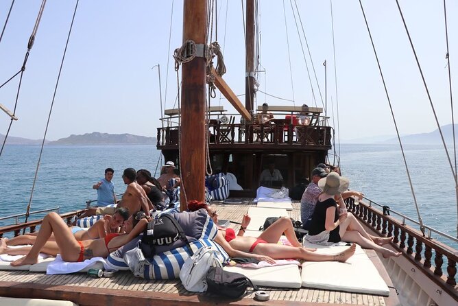 Athens: All Day Cruise to Agistri Moni Aegina with Lunch & Drinks - Boat comfort, safety gear, and the small touches that change the day