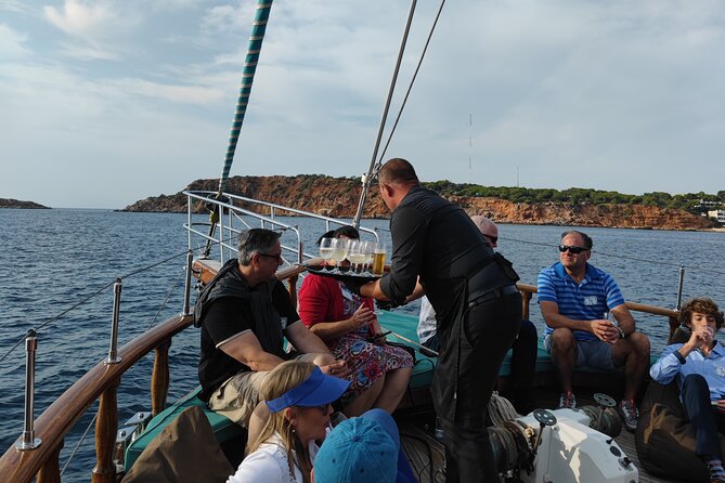 Athens cruise: Agistri, Moni/Metopi, Aegina with lunch & drinks - Aegina’s One-Hour Taste: Pistachios and Old-Town Walking