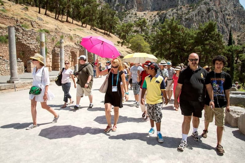 Athens: Delphi and Arachova Day Trip with Guide - Arachova on the way in: why this carpet town is a good quick taste