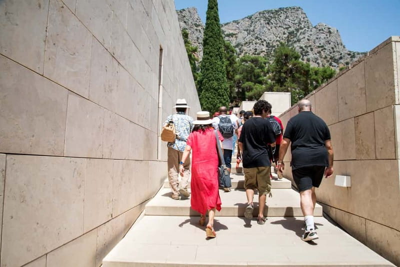 Athens: Delphi and Arachova Day Trip with Guide - Price and value: what $33 buys you (and what it doesn’t)