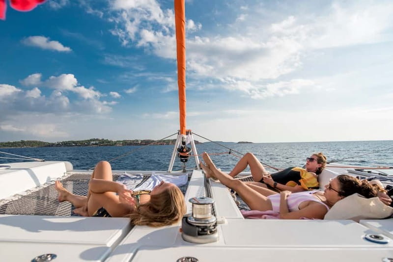 Athens: Half-Day Morning Catamaran Cruise with Meal & Drinks - The 5-hour rhythm: sailing out and your first swim at Hydrousa