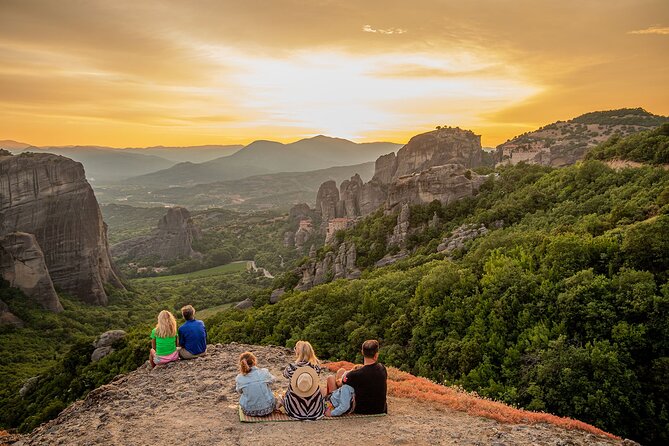 Athens: Meteora 2-Day Tour Sunset & Morning Small Group + Hotel - Day 1 on the road and why “free time” is part of the package