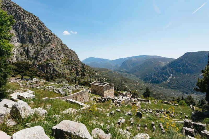 Athens: Mythology of Delphi, Museum and Arachova Guided Tour - What to bring and how to survive the long day