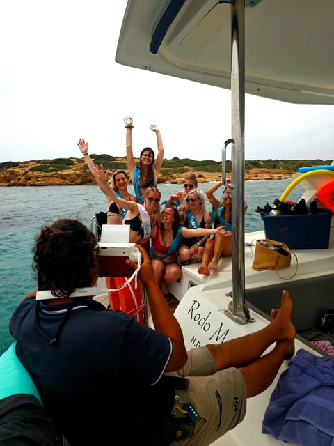 Athens: Riviera Catamaran Tour with Fresh Meal and Drinks - Key reasons this cruise works so well