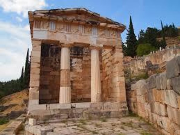 Delphi & Thermopylae Full Day Private Tour from Athens - Delphi village lunch with Gulf views, plus Arachova’s mountain charm