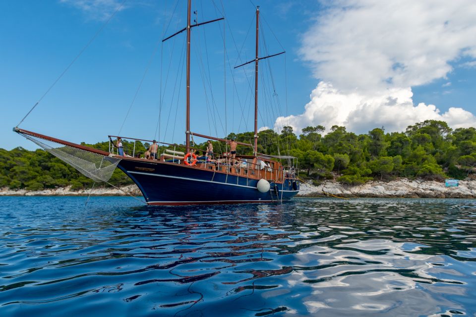 From Athens: Aegina, Agistri and Metopi Day Cruise w/ Lunch - Lunch Onboard: What Included Greek Food Really Buys You