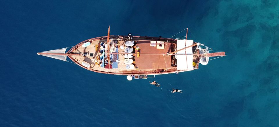 From Athens: Aegina, Agistri and Metopi Day Cruise w/ Lunch - The Return Sail: Drinks, Snacks, and Another Shot at Dolphins