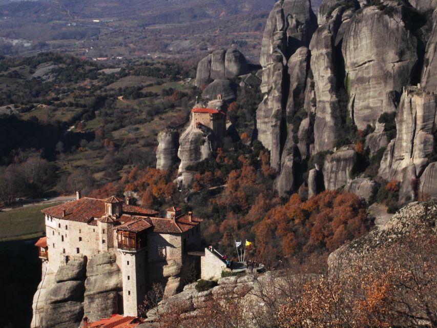 From Athens: Delphi and Meteora 2-Day Tour with Hotel - Meteora monasteries: entering the rock-top world correctly