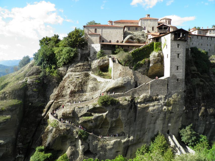 From Athens: Delphi and Meteora 2-Day Tour with Hotel - Thermopylae and Leonidas I: the history stop on the way back