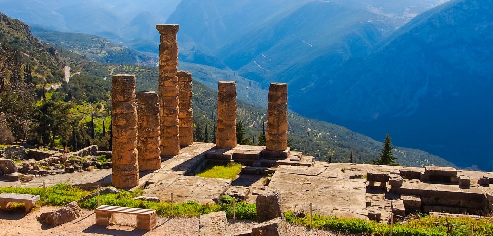From Athens: Delphi Full Day V.R. Audio Guided Tour - Delphi Archaeological Museum: Seeing the Treasures After the Walk