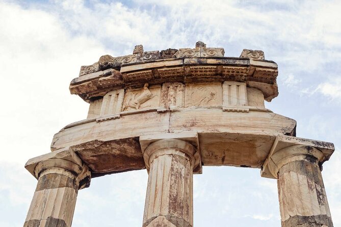 Premium Delphi Day Trip with an Expert Guide, Museum & Lunch - Arachova lunch break: “Winter Mykonos” energy without the crowds of a city